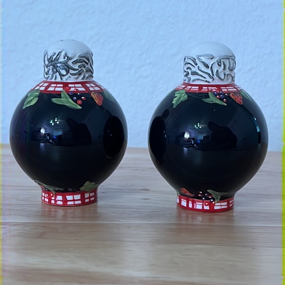 Vintage Chicken/Rooster Black Decorated Salt & Pepper Shakers Bella Casa by Ganz - Picture 3 of 13